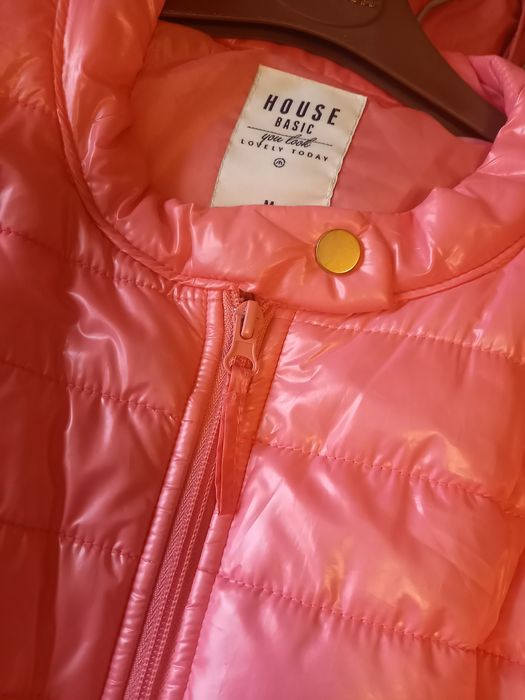 Pikowana różowa kurtka House w rozmiarze M