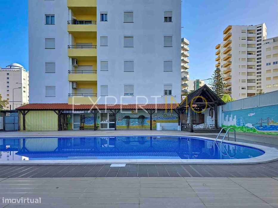 Apartamento T1 a 300m da Praia da Rocha com garagem e piscina