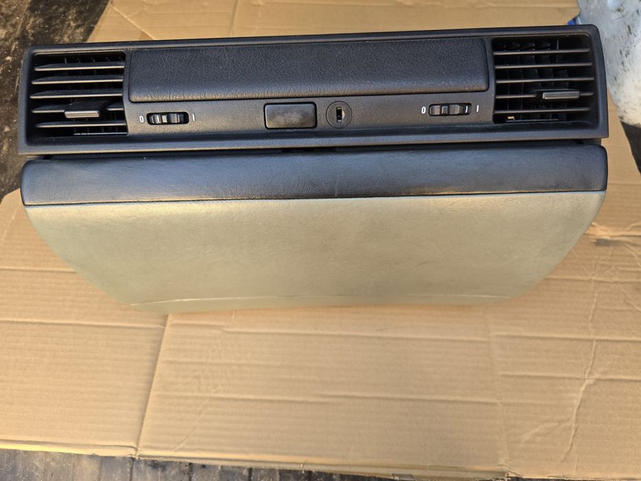 Bmw e36 skóra deska elementy