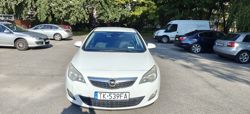 Sprzedam Opel Astra J 2011r 1.4T 140KM POLECAM!