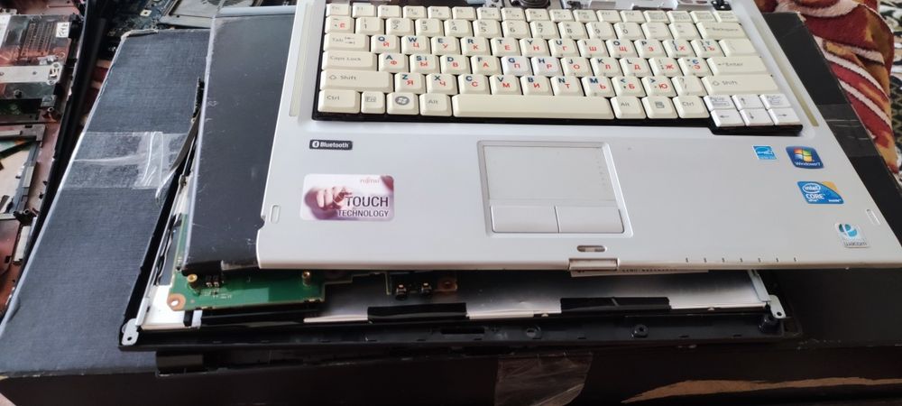 Дві материнки + блок живлення +матриця та багато деталей для ноутбуків