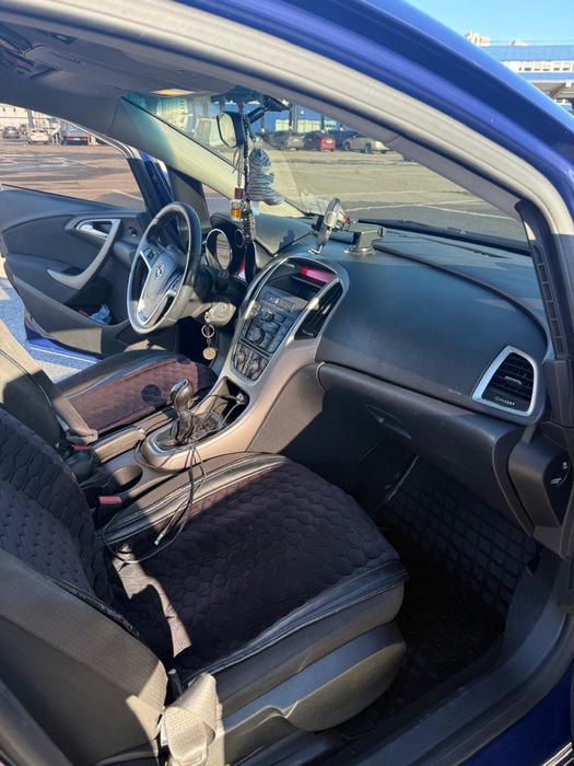 Продаеться гарне сімейне авто в гарному стані перший власник в україні