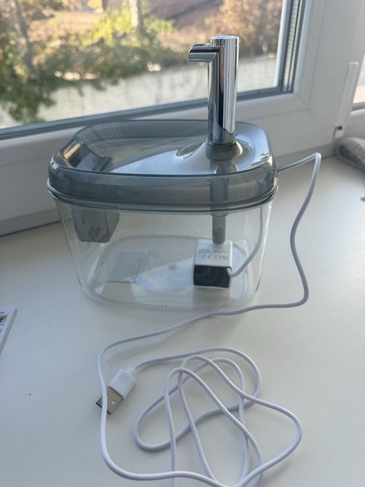 Автоматична поїлка фонтан на USB, нова