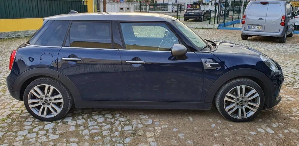 MINI 5-Door Cooper D Automatic Seven511069441900554247