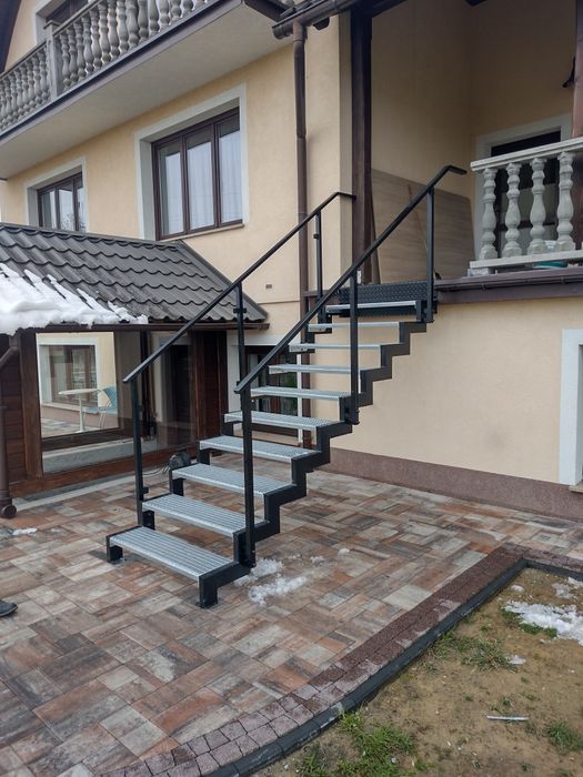 Schody stalowe zewnetrzne