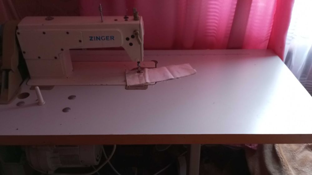Швейна машинкаZINGER