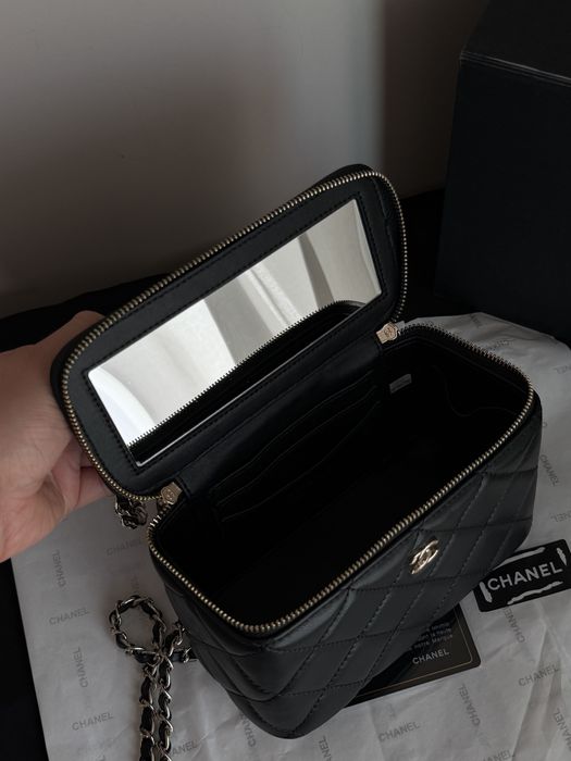 Nowa torebka Chanel kuferek czarny