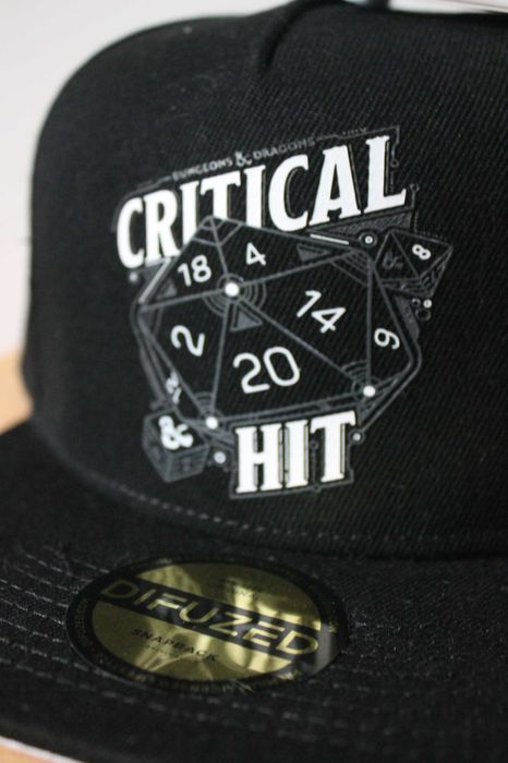Kultowa czapka DUNGEONS & DRAGONS - Critical HIT - Black Snapback