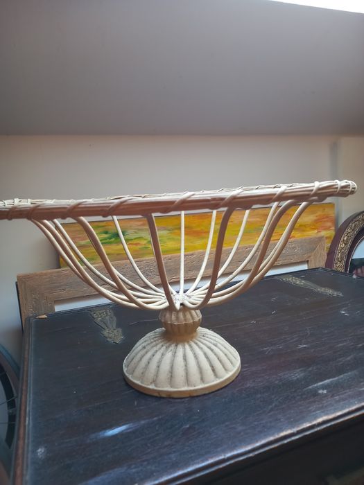 Fruteira em ferro pintado