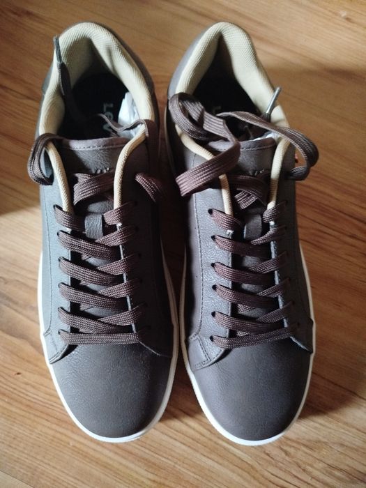 Кроссовки фирмы Levi's 42p