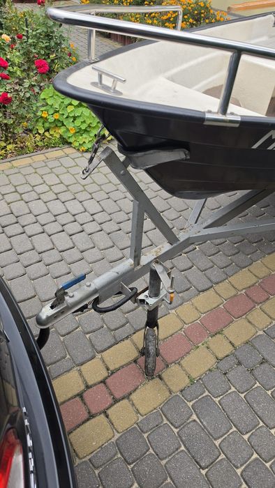 Łódź wędkarska rekreacyjno motorowa z przyczepą podłodziową