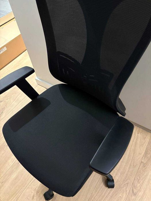 Fotel biurowy czarny