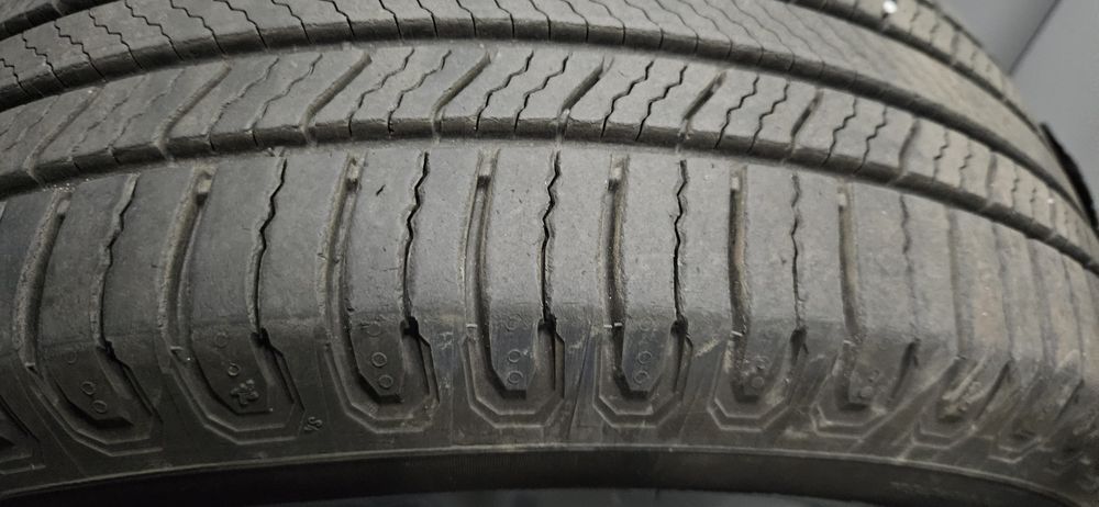 Шини  Michelin defender 2 205 55 16 всесезонні як нові