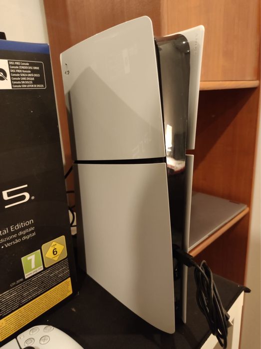 PS 5 slim 1TB com 2 comandos