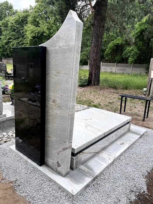 Nagrobek granitowy RÓŻA BRYŁA
