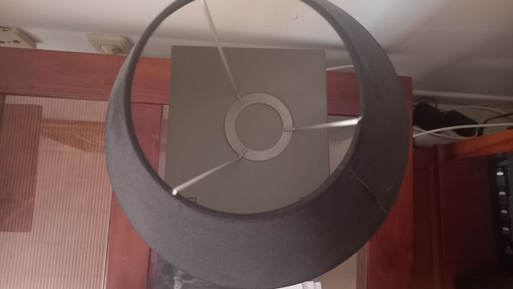 Vendo dois abajours, entrego em mãos para desocupar casa