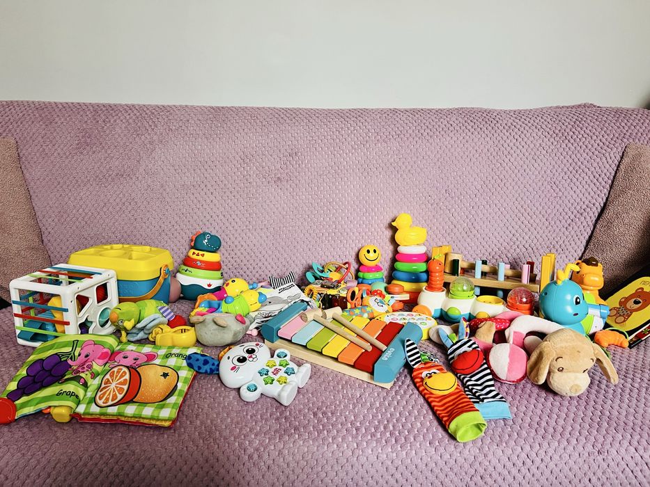 Набір дитячих іграшок. Продаю комплектом.