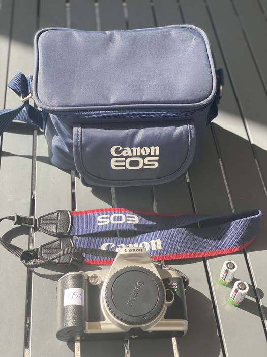 Máquina fotográfica Canon EOS 500 N com bolsa