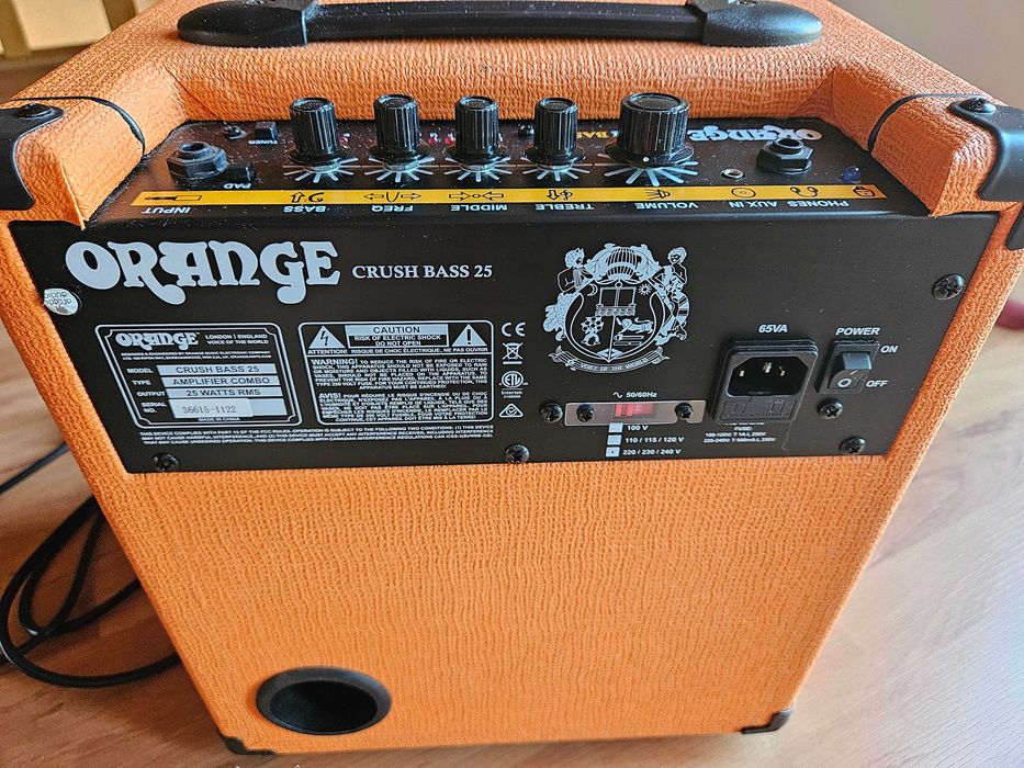 Orange CRUSH BASS 25 Tranzystorowy wzmacniacz basowy typu combo,