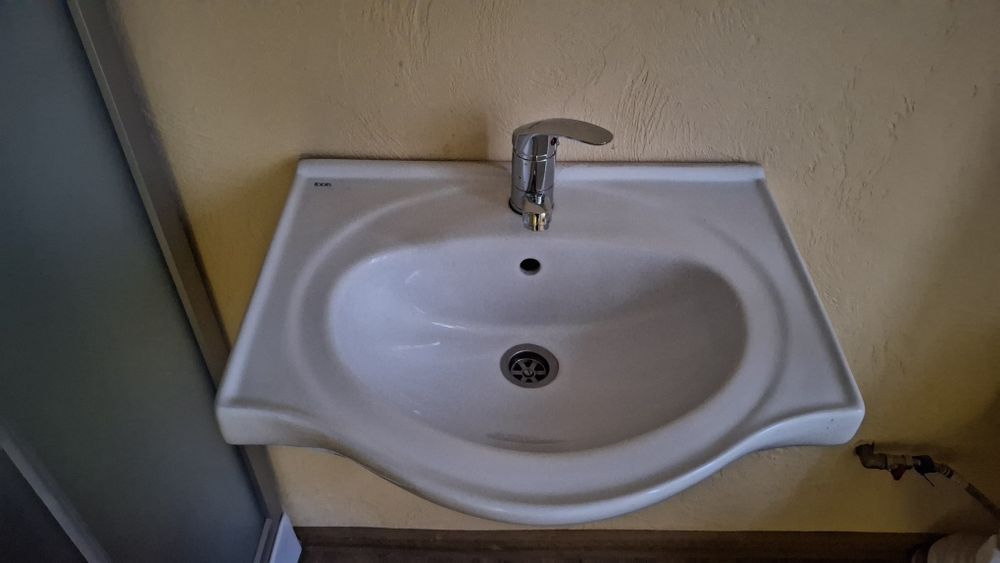 Умивальник. Раковина у вану