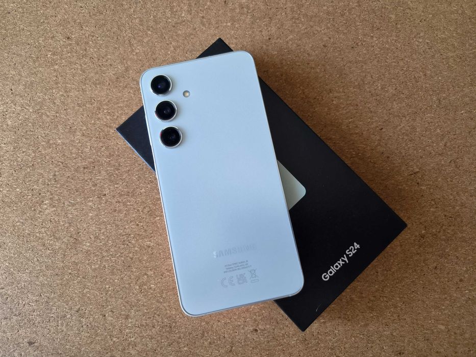 Samsung Galaxy S24 256GB Branco - Como Novo + Caixa e Acessórios