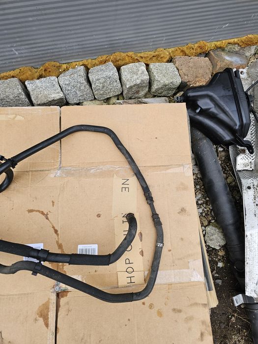 Bmw m3 e92 e93 e90 m3  s65b40 v8 zbiorniczek płynu  wspomagania komple