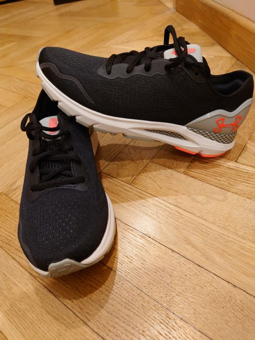 Бігові кросівки Under Armour HOVR Sonic 6