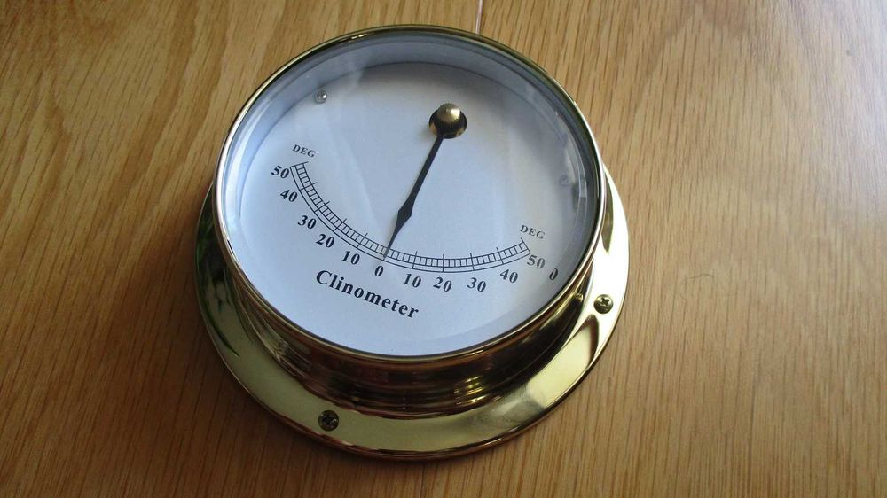 Кренометр судовой