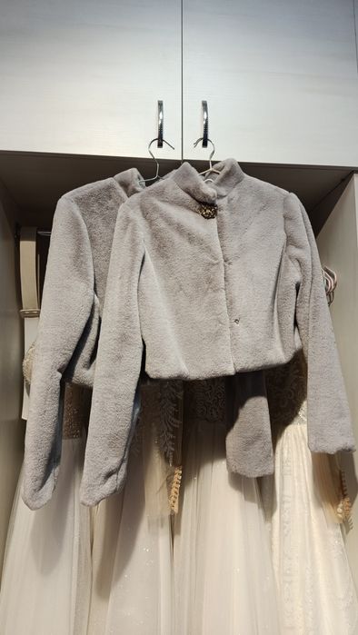 Різні шубки  молочні та сірі