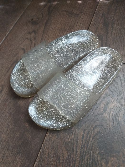 Шльопанці.  Розмір 32.  Устілка 20см.