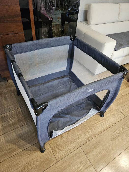 Szary kojec, łóżeczko turystyczne Caretero Quadra