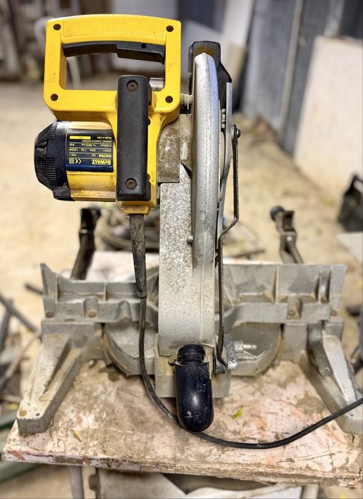 DeWALT DW704 305mm 1500W – Esquadria Profissional (Como Nova)