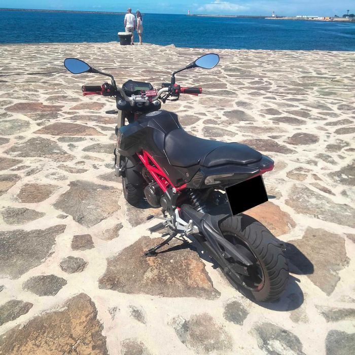 Mota Benelli 125 TNT