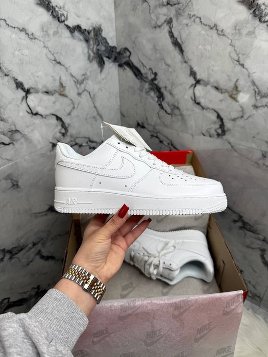 Кросівки Nike Air Force 1 Classic White Low | Найк Ейр Форс 1 Класік — у білому кольорі