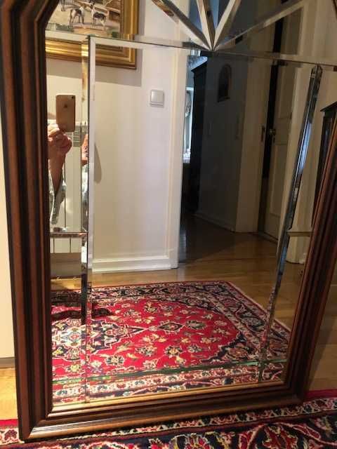 Espelho alto com lindíssimo desenho biselado e aro madeira maciça