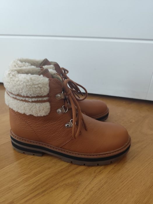 Дитячі нові шкіряні чоботи від бренду Clarks 34 розміру