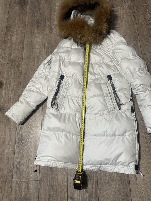 Жіночий пуховик з натуральним хутром