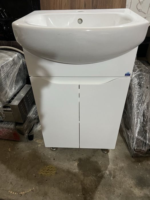 Умывальник с тумбой