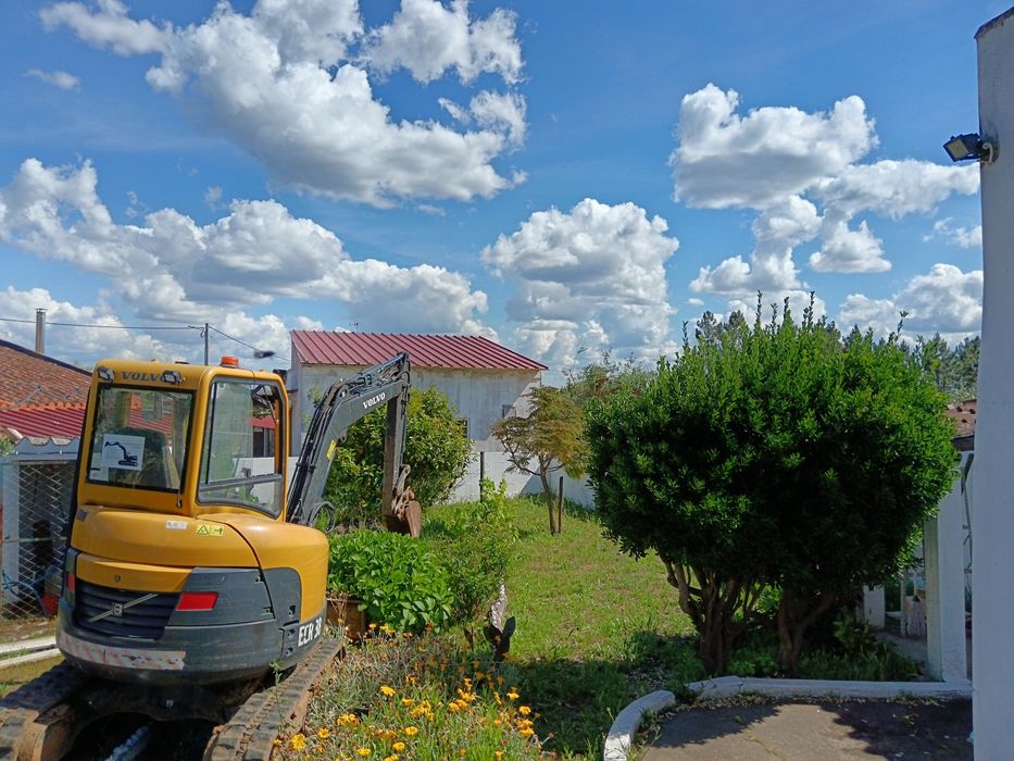Serviços de mini-giratoria e pesado basculante