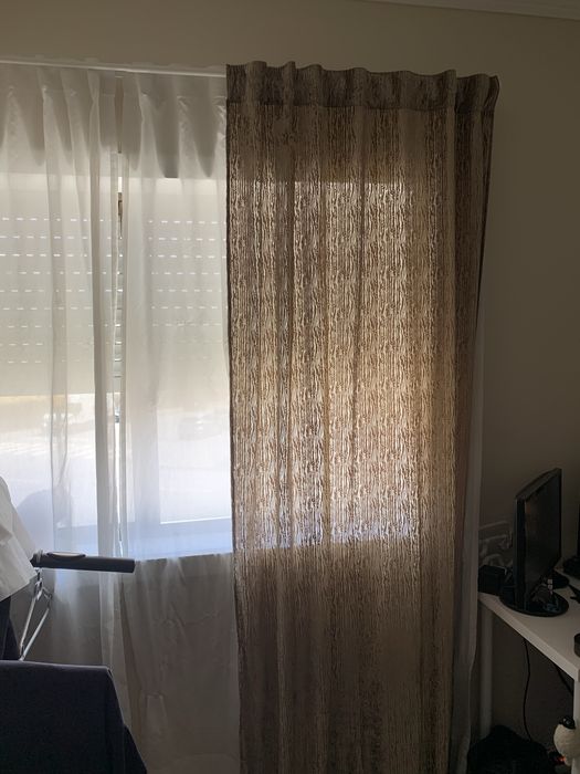 Cortinados do gato preto