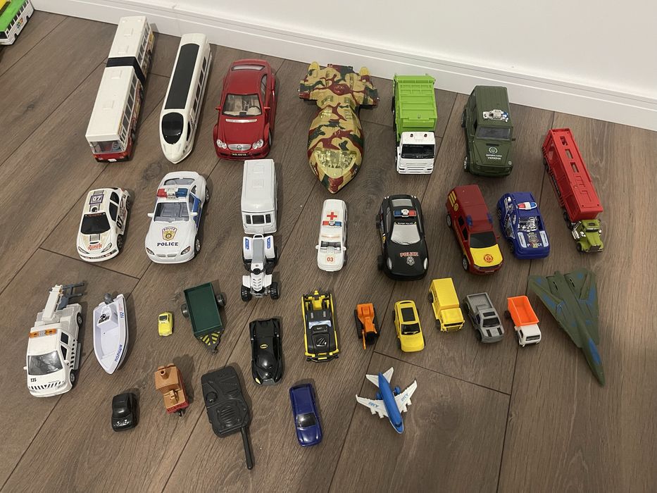 Машинки Колекційні, Kinsmart, Hot Wheels - Хот Вілс та ін.