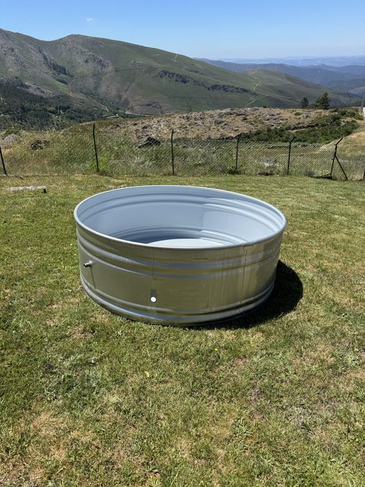 Piscina de metal / latão da marca Tankkd