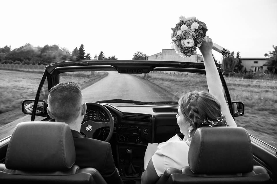 BMW E30 Cabrio do Ślubu – Styl, Klasa i Niezapomniany Przejazd