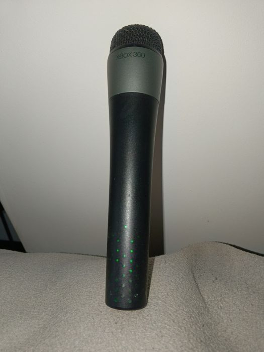 Бездротовий мікрофон xbox 360 чорного кольору.