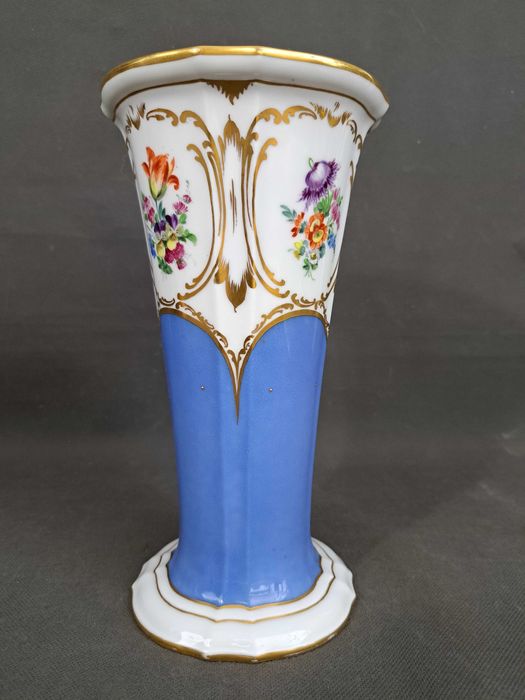 Wazon porcelanowy Furstenberg, złocony wys. 24,5 cm