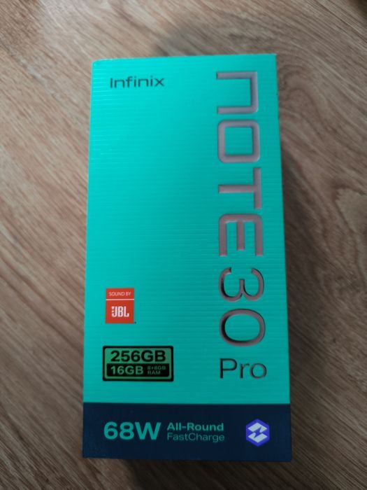 Infinix Note 30 Pro 8+8 GB RAM / 256 GB – AMOLED, 68W, komplet
