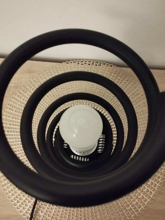 Lampa stołowa handmade ze sprężyny