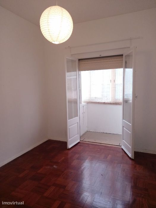 Apartamento T2 junto à Av. de Roma