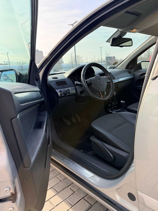 Opel Astra H COSMO 1.6 115 KM (2009) – Benzyna + LPG