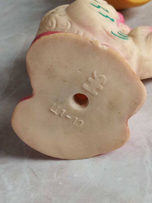 Советские игрушки резиновые пищалки: петушок, обезьянка